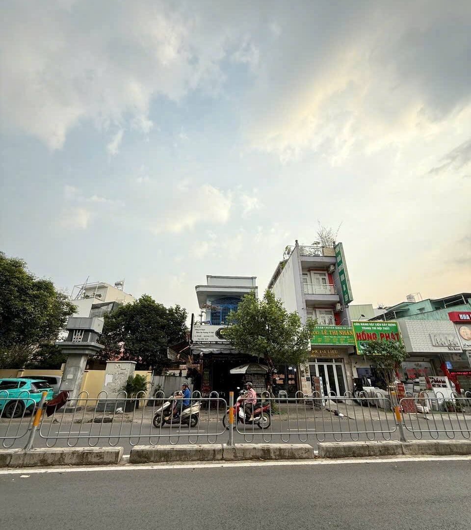 Nhà 2 mặt tiền đường Nguyễn Sơn
